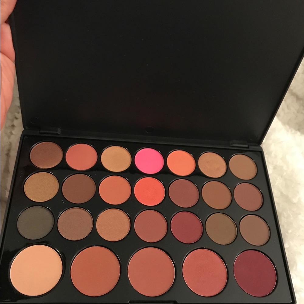BH Cosmetics Blushed Neutrals palette